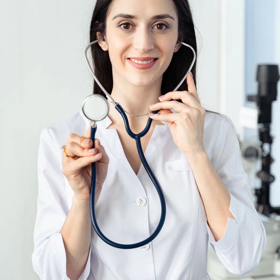 Portrait of Dr Farah Khan, dermatologist